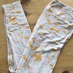 Lularoe Tall and Curvy leggings NWOT